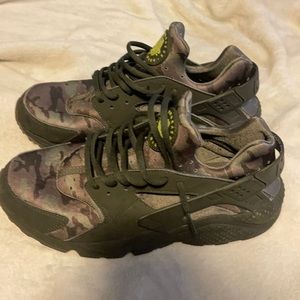 COPY - Size 10.5 camo Nike huarache